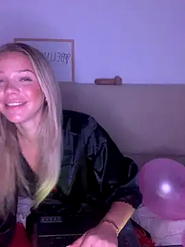 Snapshot of Bellablows chatting on 10-23-25, 10:08 Bellablows online show from 10-23-25, 10:08