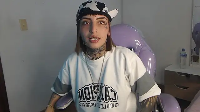 Gyal 8  online show from 11-06-25, 03:21