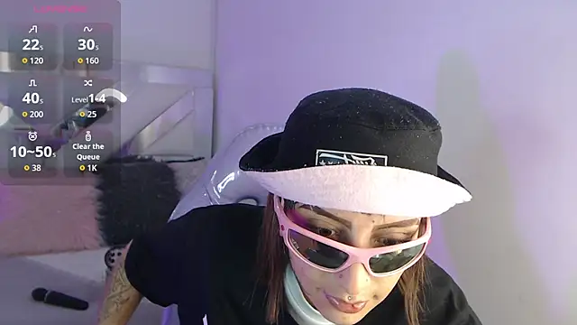 Gyal 8  online show from 10-23-25, 08:51