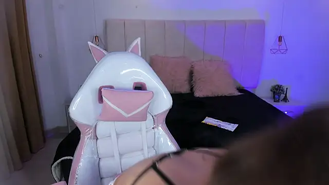 Gyal 8  online show from 11-28-25, 04:12