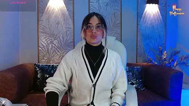 Snapshot of LunaaGrey_ chatting on 10-14-25, 03:29 LunaaGrey online show from 10-14-25, 03:29