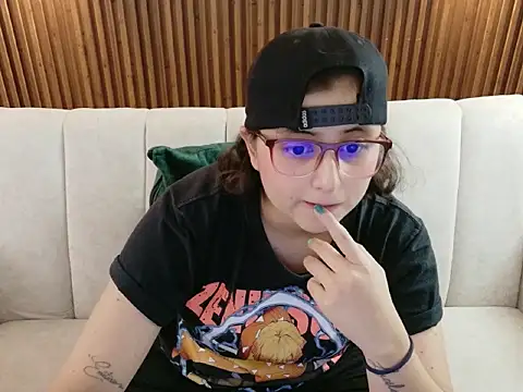 Snapshot of dirty_feelena chatting on 02-17-26, 04:37 dirty feelena online show from 02-17-26, 04:37