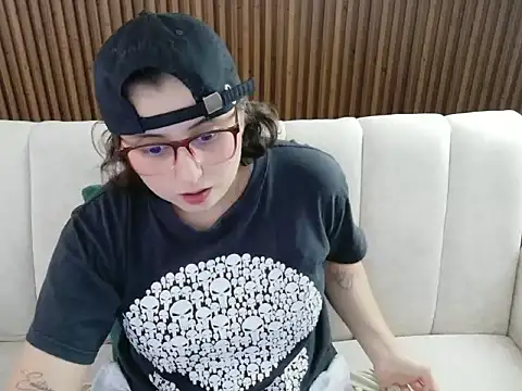 Snapshot of dirty_feelena chatting on 02-05-26, 04:03 dirty feelena online show from 02-05-26, 04:03