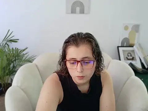 Snapshot of dirty_feelena chatting on 10-15-25, 04:59 dirty feelena online show from 10-15-25, 04:59