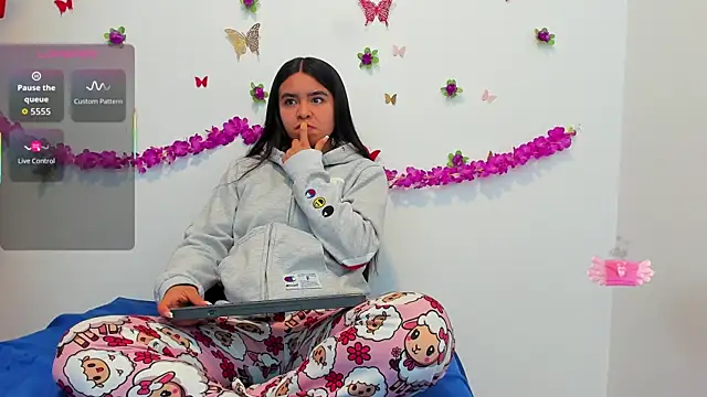 Annniie22 online show from 01-08-26, 09:26