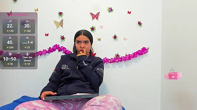 Annniie22 online show from 01-07-26, 08:08