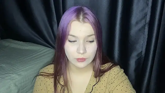 Snapshot of Elvira8cute chatting on 10-23-25, 04:05 Elvira8cute online show from 10-23-25, 04:05