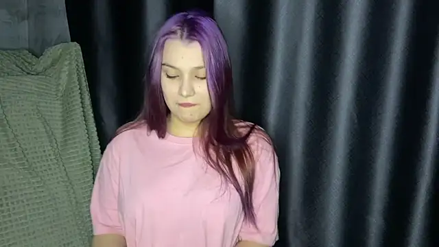 Snapshot of Elvira8cute chatting on 10-21-25, 02:27 Elvira8cute online show from 10-21-25, 02:27