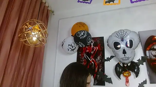 Snapshot of ladymooncs chatting on 10-18-25, 04:14 ladymooncs online show from 10-18-25, 04:14