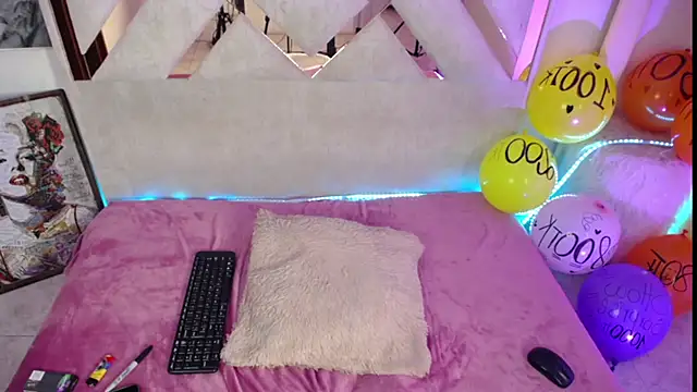 ladymooncs online show from 07-14-26, 09:21
