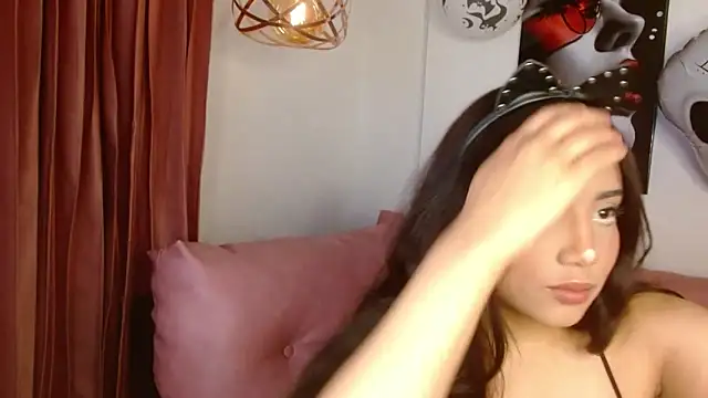 Snapshot of ladymooncs chatting on 10-17-25, 04:05 ladymooncs online show from 10-17-25, 04:05
