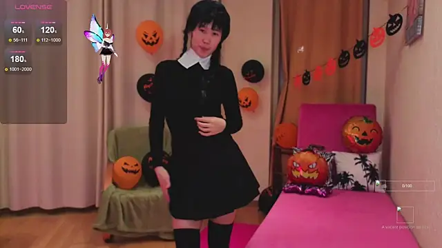 Reina  chan online show from 10-31-25, 09:11