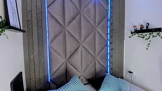 MyApril   online show from 02-11-26, 11:43