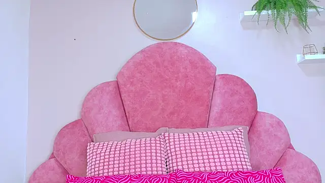 Snapshot of MyApril__ chatting on 10-15-25, 11:40 MyApril online show from 10-15-25, 11:40