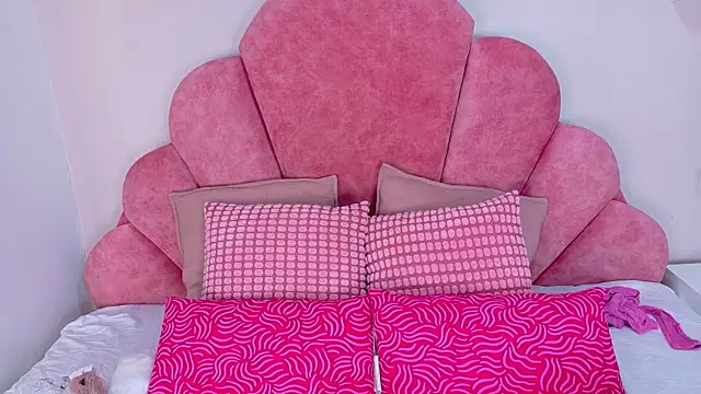 Snapshot of MyApril__ chatting on 10-02-25, 11:46 MyApril online show from 10-02-25, 11:46