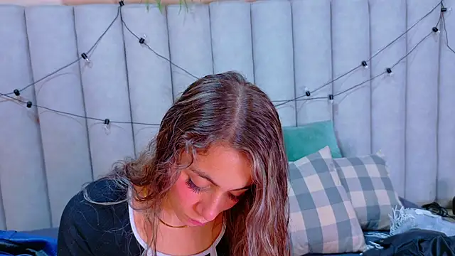 MyApril   online show from 03-05-26, 12:35