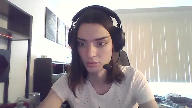 Luna Samosienko online show from 10-01-25, 12:42