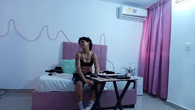 Snapshot of Macarena_leisy chatting on 10-03-25, 04:30 Macarena leisy online show from 10-03-25, 04:30