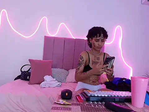 Snapshot of Macarena_leisy chatting on 10-07-25, 04:19 Macarena leisy online show from 10-07-25, 04:19