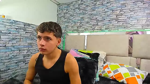 Snapshot of Julian_wolf18 chatting on 09-22-25, 01:28 Julian wolf18 online show from 09-22-25, 01:28