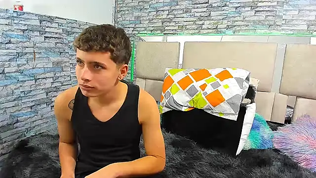 Snapshot of Julian_wolf18 chatting on 09-27-25, 01:39 Julian wolf18 online show from 09-27-25, 01:39