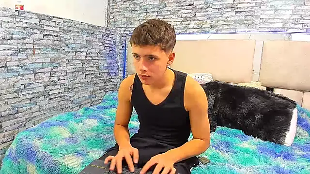 Snapshot of Julian_wolf18 chatting on 10-02-25, 02:09 Julian wolf18 online show from 10-02-25, 02:09