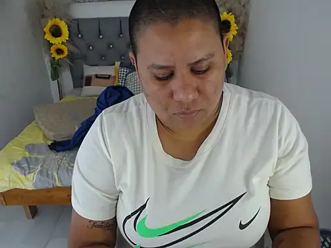 hotlesby valery online show from 12-17-25, 08:03