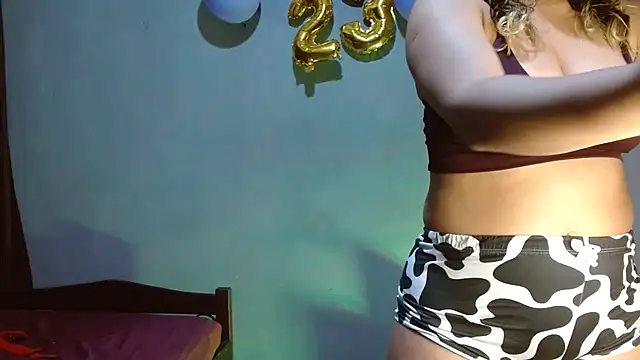 Snapshot of MelissaTommy chatting on 10-13-25, 07:04 MelissaTommy online show from 10-13-25, 07:04