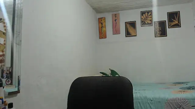 Snapshot of Emily_babybo chatting on 10-17-25, 11:06 Emily babybo online show from 10-17-25, 11:06