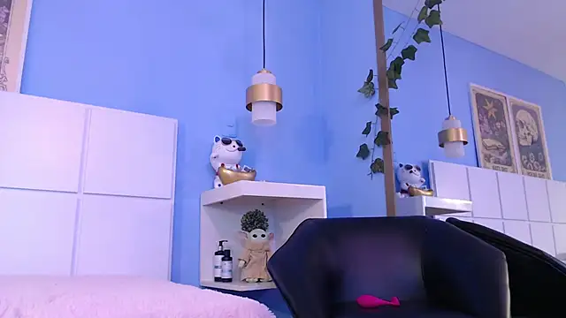 PenelopeBond online show from 10-28-25, 12:59