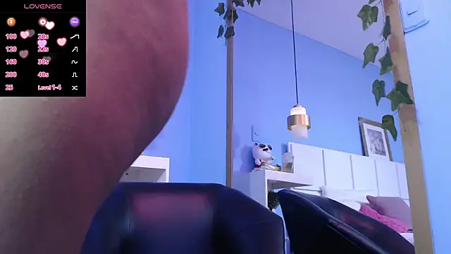 PenelopeBond online show from 10-10-25, 12:50