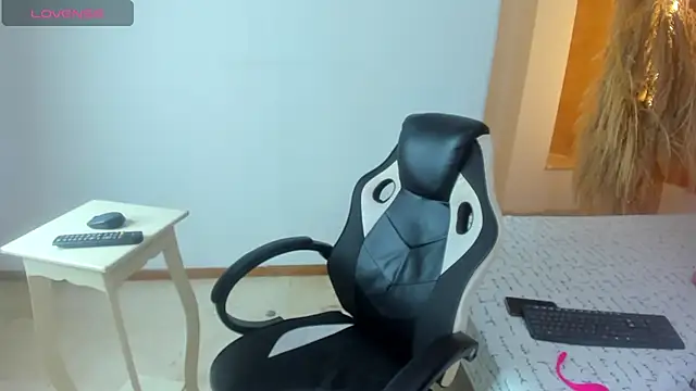 Snapshot of ZOE_ROSE4 chatting on 09-20-25, 07:52 ZOE ROSE4 online show from 09-20-25, 07:52