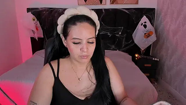camiladuke7 online show from 10-28-25, 07:35