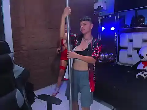 Snapshot of Twindesires chatting on 10-11-25, 01:50 Twindesires online show from 10-11-25, 01:50