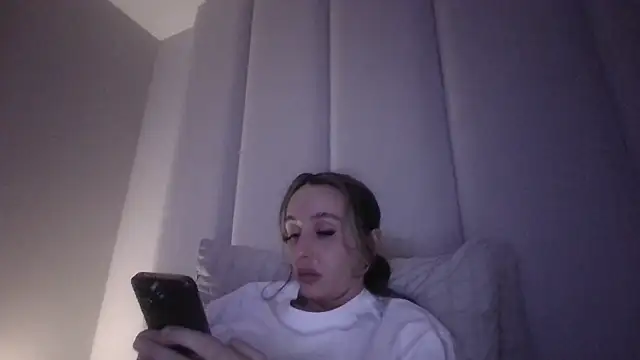 Snapshot of Scotishminx25 chatting on 09-25-25, 07:42 Scotishminx25 online show from 09-25-25, 07:42