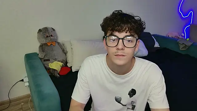 Snapshot of dreamgonetan chatting on 10-04-25, 12:50 dreamgonetan online show from 10-04-25, 12:50