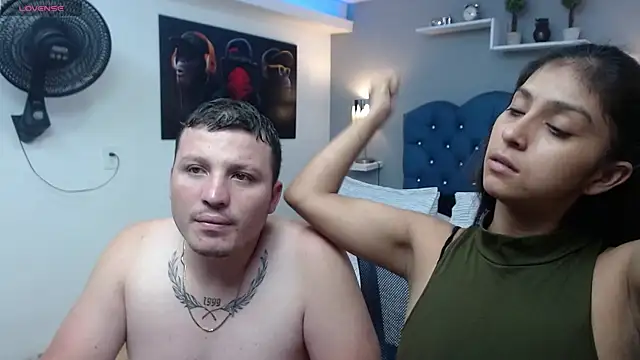Snapshot of scarlett_and_justin chatting on 10-17-25, 03:21 scarlett and justin online show from 10-17-25, 03:21