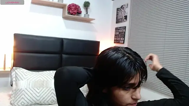 Snapshot of scarlett_and_justin chatting on 10-11-25, 03:18 scarlett and justin online show from 10-11-25, 03:18