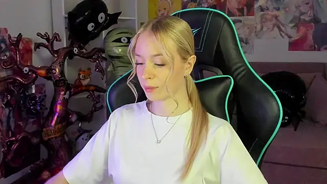 MiaGraces online show from 10-29-25, 06:18