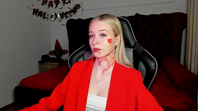 MiaGraces online show from 10-31-25, 06:15