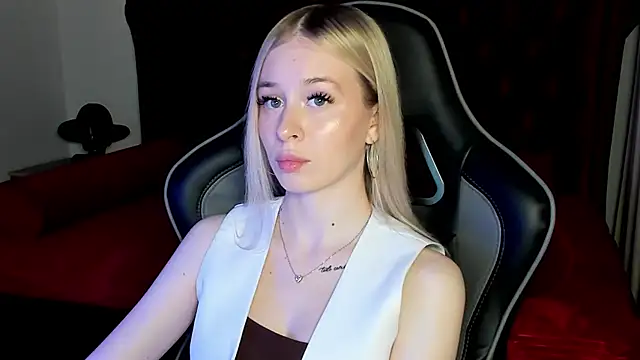 MiaGraces online show from 12-01-25, 05:25