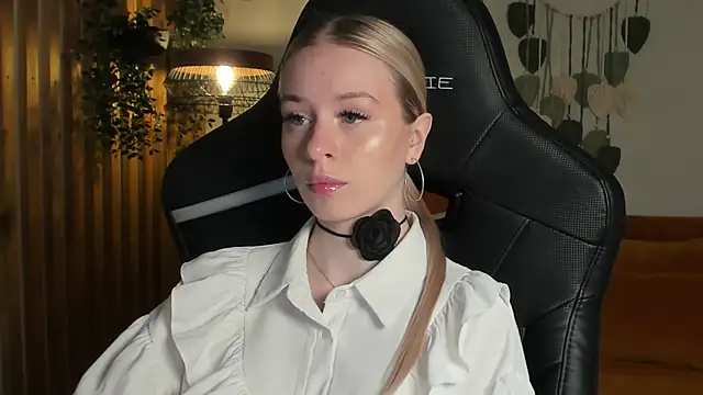 MiaGraces online show from 11-30-25, 05:30