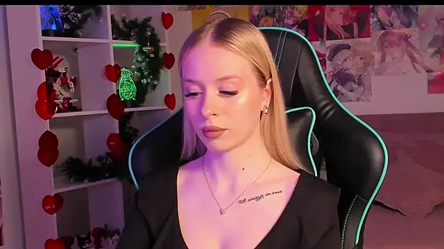 MiaGraces online show from 12-20-25, 05:21