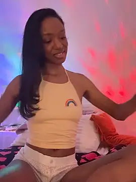 Snapshot of LoveDreaux chatting on 02-26-26, 04:56 LoveDreaux online show from 02-26-26, 04:56