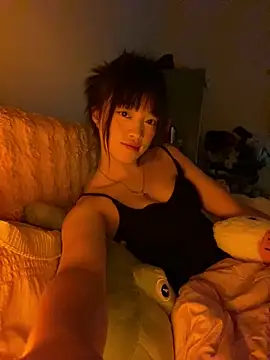 Snapshot of Tramy_xx chatting on 06-14-26, 01:56 Tramy xx online show from 06-14-26, 01:56