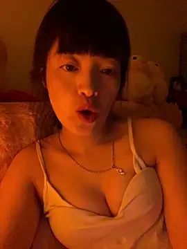 Snapshot of Tramy_xx chatting on 06-03-26, 02:55 Tramy xx online show from 06-03-26, 02:55