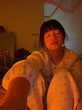 Snapshot of Tramy_xx chatting on 07-10-26, 05:24 Tramy xx online show from 07-10-26, 05:24