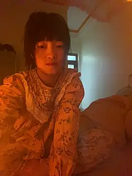 Snapshot of Tramy_xx chatting on 07-04-26, 03:38 Tramy xx online show from 07-04-26, 03:38