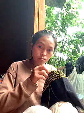 Snapshot of Halyy_xx chatting on 09-27-25, 02:28 Halyy xx online show from 09-27-25, 02:28