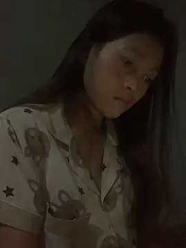 Snapshot of Halyy_xx chatting on 10-16-25, 10:18 Halyy xx online show from 10-16-25, 10:18